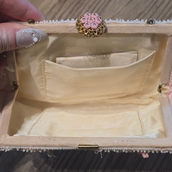 Vintage beaded pink and white floral clutch - Picture 5 of 7